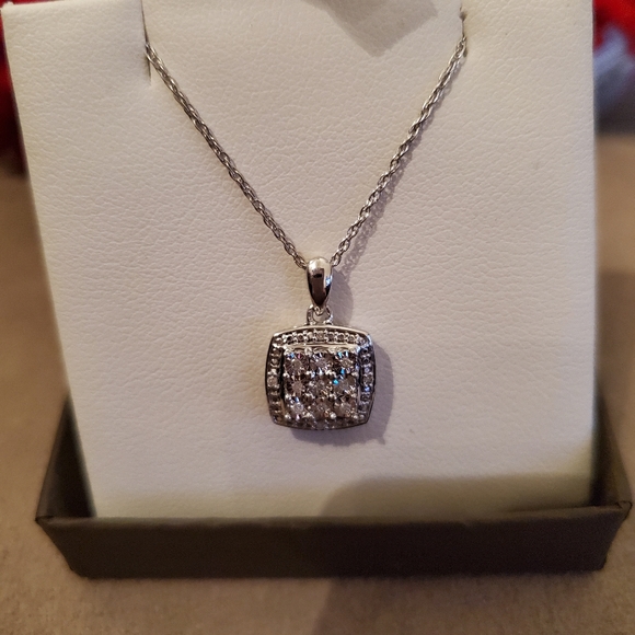 Reeds Jewelers Diamond Pendant - Picture 3 of 3